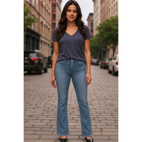 Levis Women's 28 Blue Light Wash Denim 315 Shaping Bootcut Jeans Mid Rise L3-3 - Picture 1 of 9